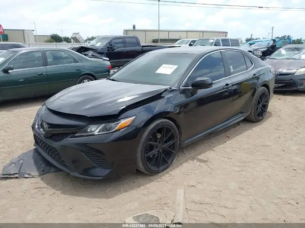 4T1B11HK8JU061295 2018 TOYOTA CAMRY - Image 2