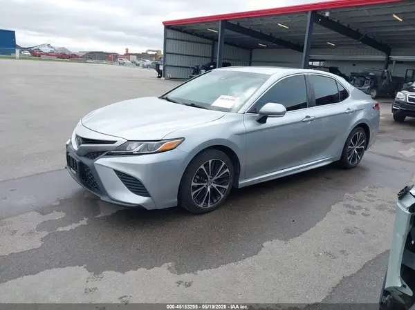 4T1B11HK8JU061328 2018 TOYOTA CAMRY - Image 2