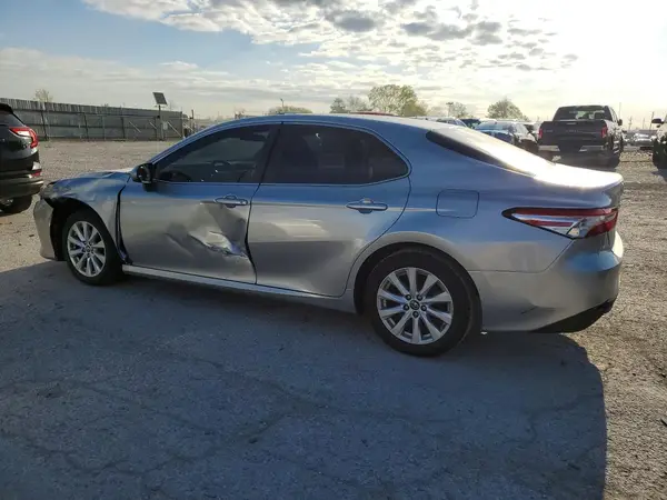 4T1B11HK8JU061541 2018 TOYOTA CAMRY - Image 2