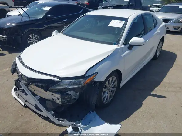 4T1B11HK8JU061555 2018 TOYOTA CAMRY - Image 2