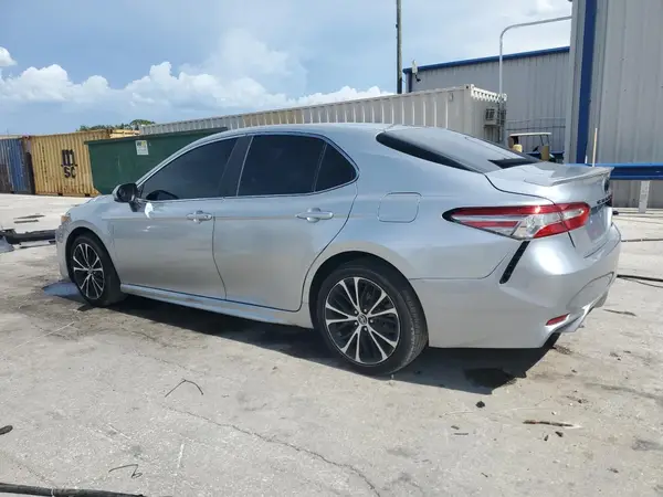 4T1B11HK8JU061605 2018 TOYOTA CAMRY - Image 2