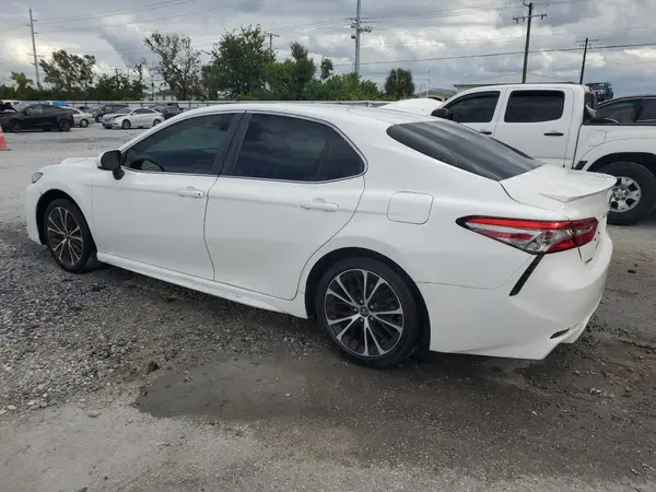 4T1B11HK8JU063211 2018 TOYOTA CAMRY - Image 2