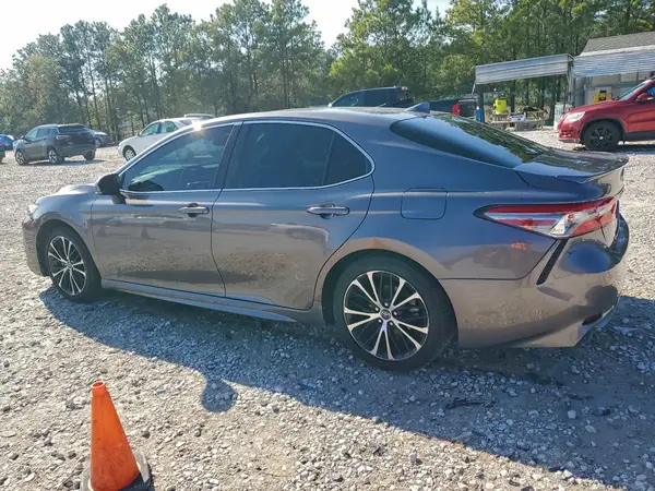4T1B11HK8JU064262 2018 TOYOTA CAMRY - Image 2