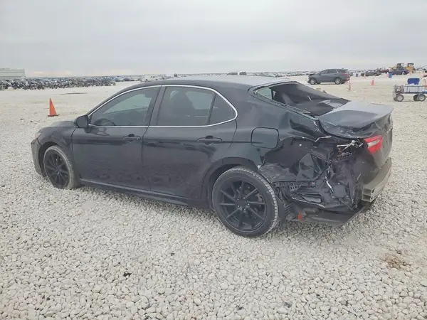 4T1B11HK8JU065735 2018 TOYOTA CAMRY - Image 2