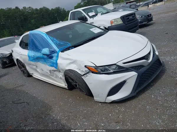 4T1B11HK8JU066397 2018 TOYOTA CAMRY - Image 1