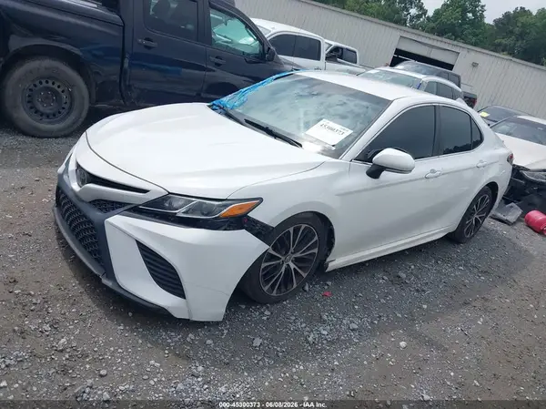 4T1B11HK8JU066397 2018 TOYOTA CAMRY - Image 2