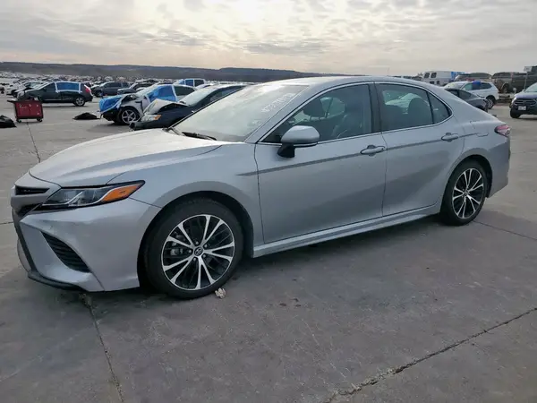 4T1B11HK8JU066495 2018 TOYOTA CAMRY - Image 1