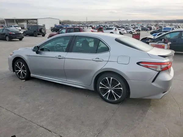 4T1B11HK8JU066495 2018 TOYOTA CAMRY - Image 2