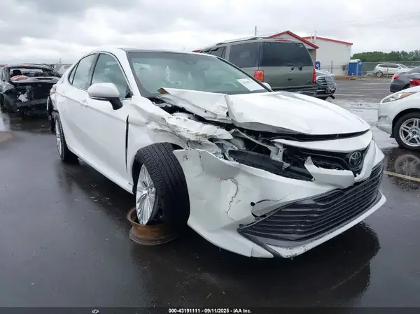 4T1B11HK8JU067078 2018 TOYOTA CAMRY - Image 1