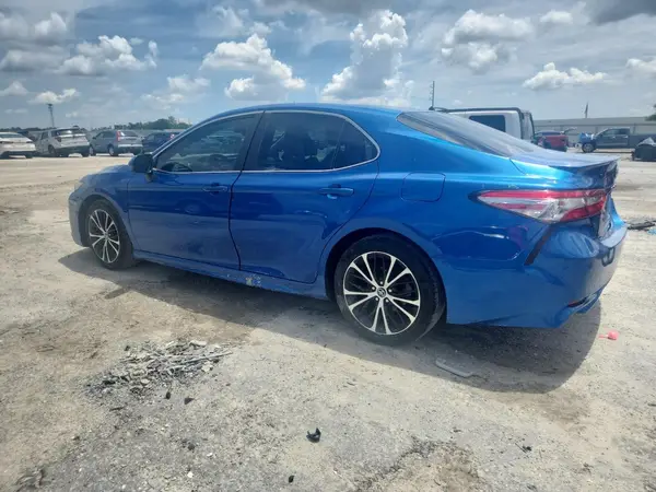 4T1B11HK8JU067114 2018 TOYOTA CAMRY - Image 2
