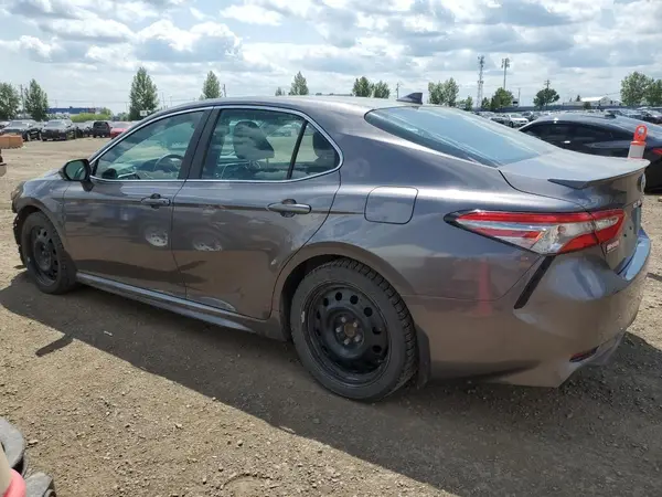 4T1B11HK8JU068229 2018 TOYOTA CAMRY - Image 2