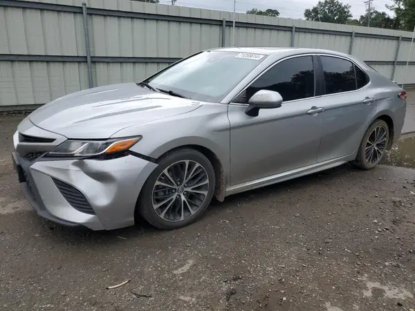 4T1B11HK8JU070563 2018 TOYOTA CAMRY - Image 1