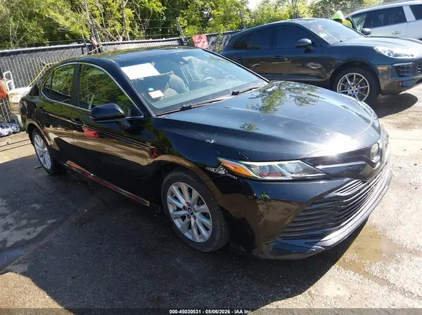 4T1B11HK8JU070644 2018 TOYOTA CAMRY - Image 1