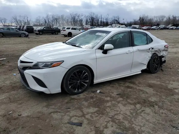 4T1B11HK8JU071678 2018 TOYOTA CAMRY - Image 1