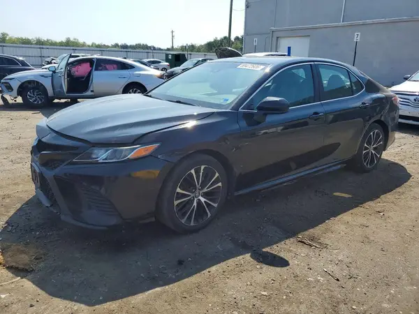 4T1B11HK8JU071888 2018 TOYOTA CAMRY - Image 1
