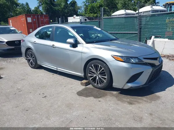 4T1B11HK8JU072359 2018 TOYOTA CAMRY - Image 1