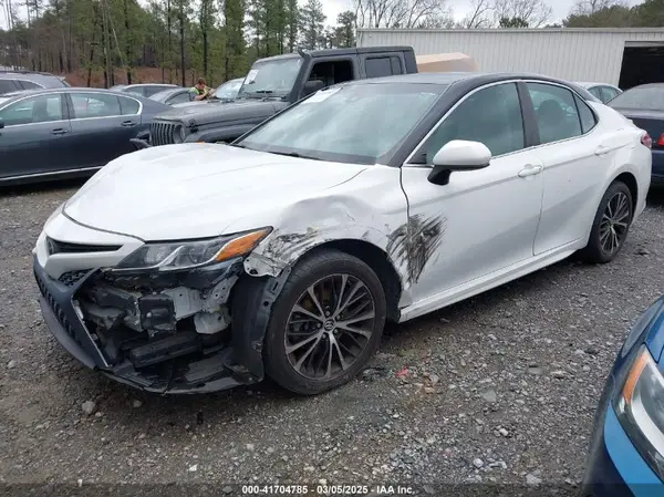 4T1B11HK8JU072684 2018 TOYOTA CAMRY - Image 2