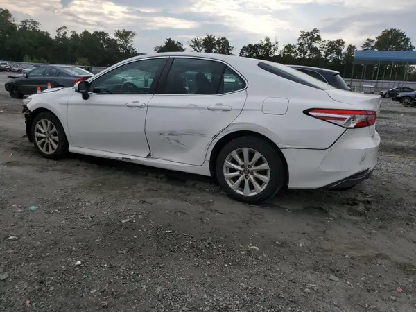 4T1B11HK8JU073382 2018 TOYOTA CAMRY - Image 2