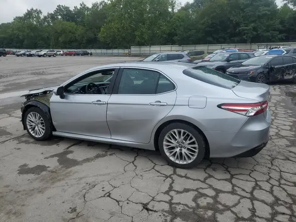 4T1B11HK8JU073432 2018 TOYOTA CAMRY - Image 2