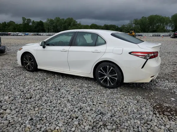 4T1B11HK8JU073625 2018 TOYOTA CAMRY - Image 2