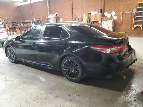 4T1B11HK8JU074354 2018 TOYOTA CAMRY - Image 2