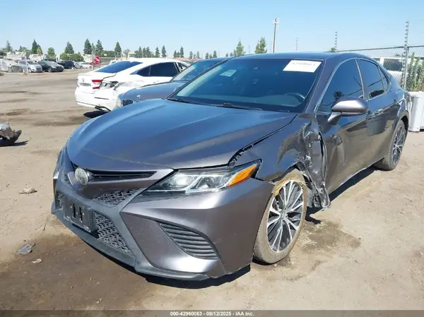 4T1B11HK8JU075164 2018 TOYOTA CAMRY - Image 2