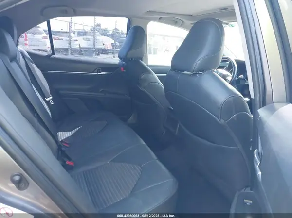 4T1B11HK8JU075164 2018 TOYOTA CAMRY - Image 8