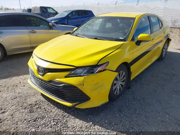 4T1B11HK8JU077691 2018 TOYOTA CAMRY - Image 2