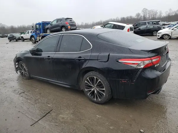 4T1B11HK8JU078243 2018 TOYOTA CAMRY - Image 2
