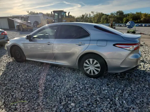 4T1B11HK8JU080901 2018 TOYOTA CAMRY - Image 2