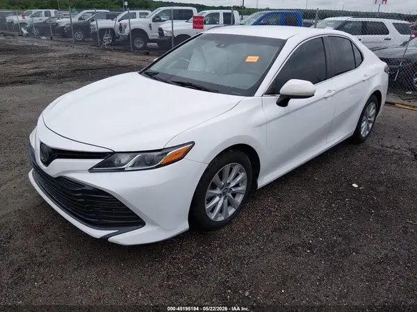 4T1B11HK8JU081160 2018 TOYOTA CAMRY - Image 2