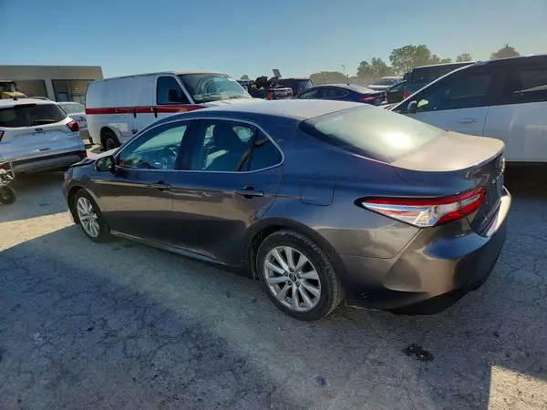 4T1B11HK8JU081269 2018 TOYOTA CAMRY - Image 2