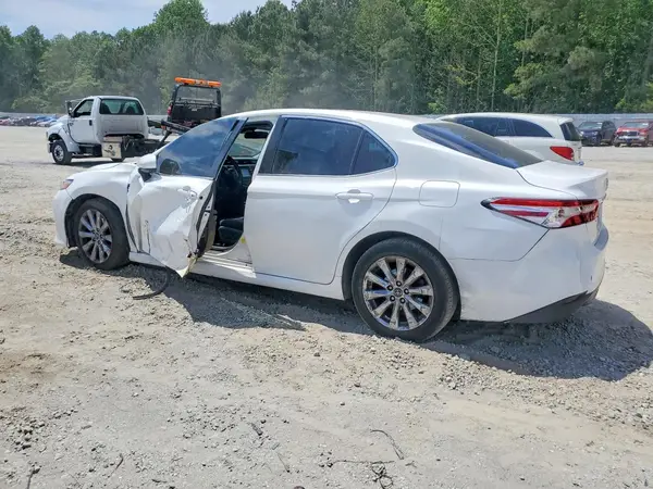 4T1B11HK8JU082468 2018 TOYOTA CAMRY - Image 2