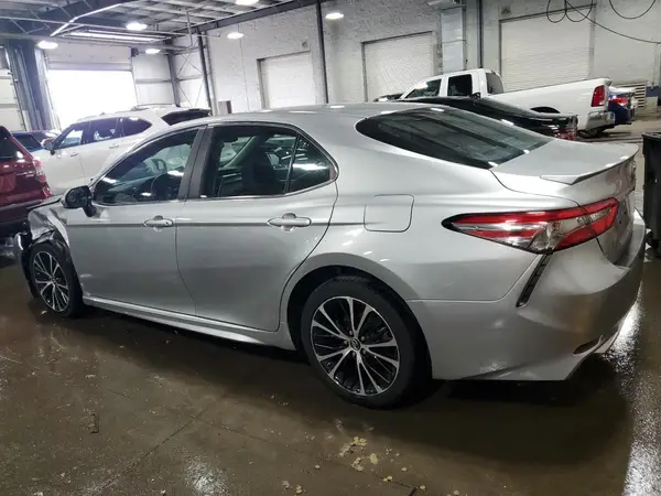 4T1B11HK8JU083524 2018 TOYOTA CAMRY - Image 2