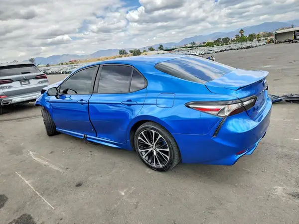 4T1B11HK8JU083930 2018 TOYOTA CAMRY - Image 2