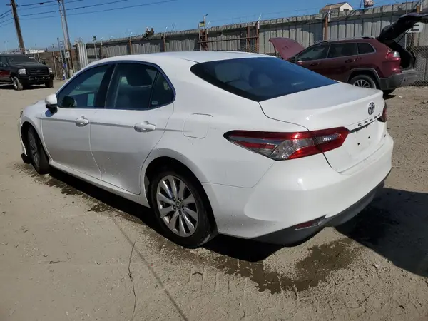 4T1B11HK8JU084463 2018 TOYOTA CAMRY - Image 2