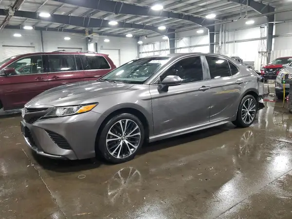 4T1B11HK8JU084513 2018 TOYOTA CAMRY - Image 1