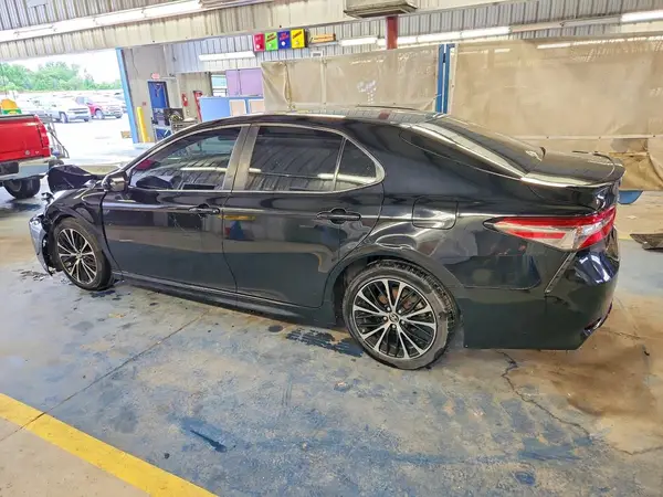 4T1B11HK8JU084964 2018 TOYOTA CAMRY - Image 2