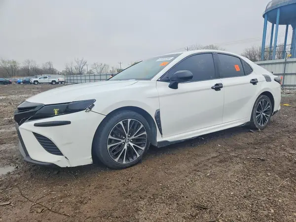 4T1B11HK8JU086293 2018 TOYOTA CAMRY - Image 1