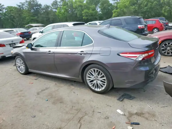 4T1B11HK8JU086603 2018 TOYOTA CAMRY - Image 2