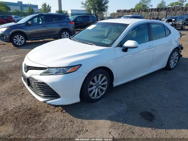 4T1B11HK8JU086875 2018 TOYOTA CAMRY - Image 2