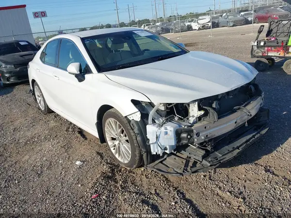 4T1B11HK8JU087055 2018 TOYOTA CAMRY - Image 1