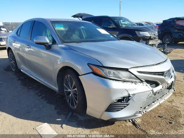 4T1B11HK8JU087637 2018 TOYOTA CAMRY - Image 1
