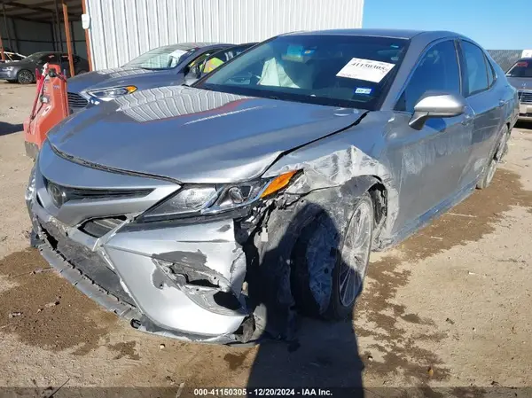 4T1B11HK8JU087637 2018 TOYOTA CAMRY - Image 2