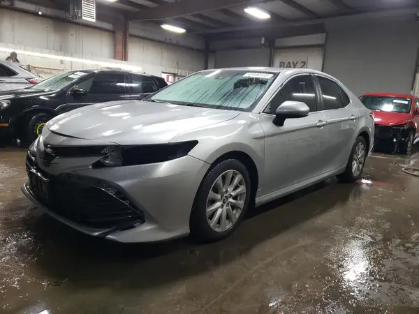 4T1B11HK8JU087914 2018 TOYOTA CAMRY - Image 1