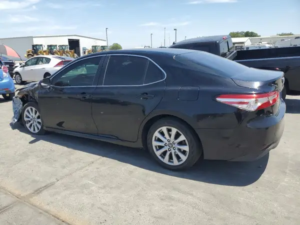 4T1B11HK8JU089579 2018 TOYOTA CAMRY - Image 2