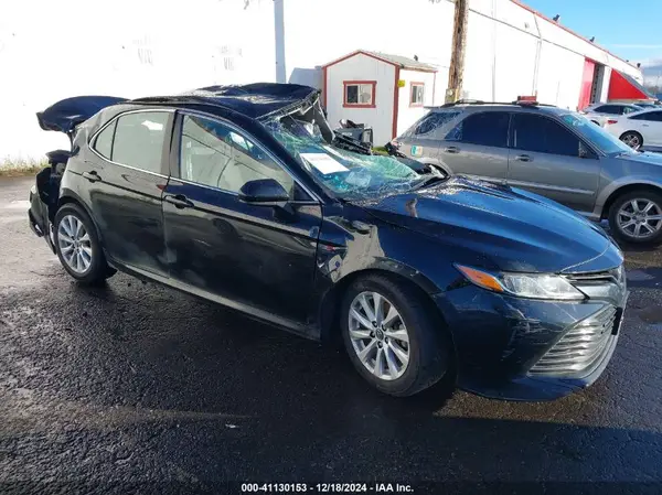 4T1B11HK8JU090229 2018 TOYOTA CAMRY - Image 1