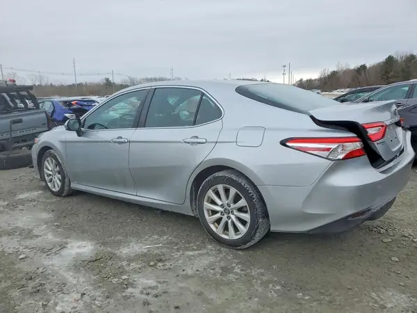 4T1B11HK8JU090392 2018 TOYOTA CAMRY - Image 2