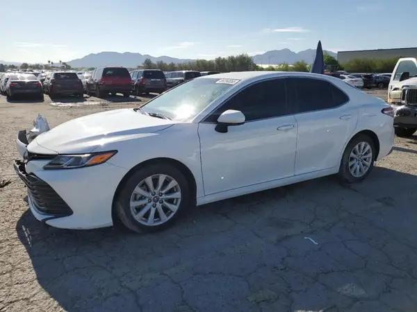4T1B11HK8JU090408 2018 TOYOTA CAMRY - Image 1