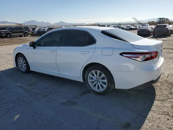 4T1B11HK8JU090408 2018 TOYOTA CAMRY - Image 2